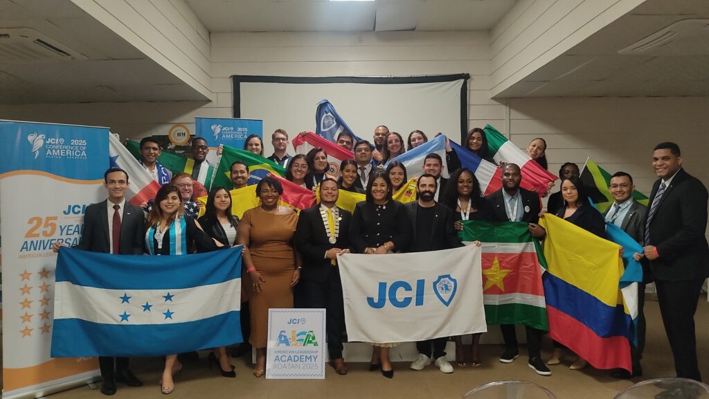 Todos los delegados en la Academia 2025